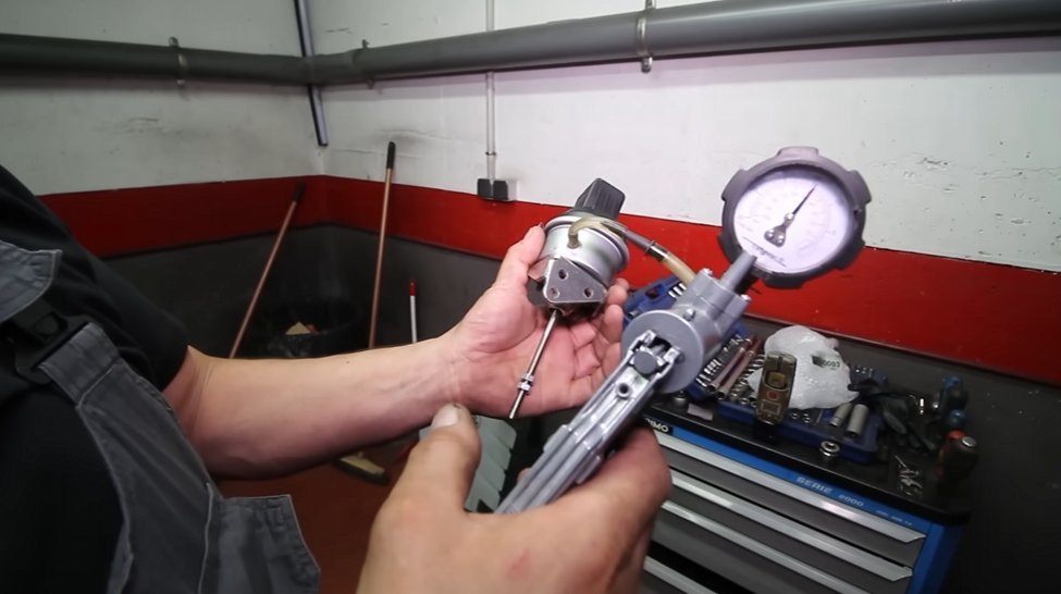 comprobación actuador turbo 2.0 TDI con Mitivac