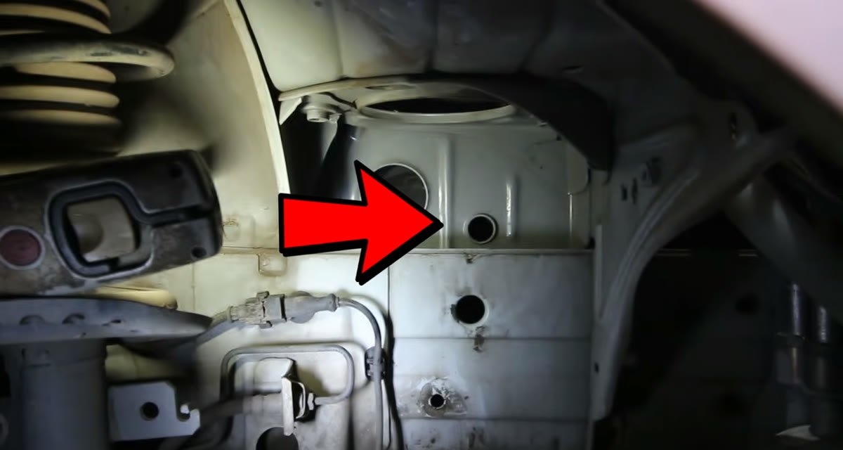El agujero del bloque motor donde se rosca el útil de calado del 1.5 dCi