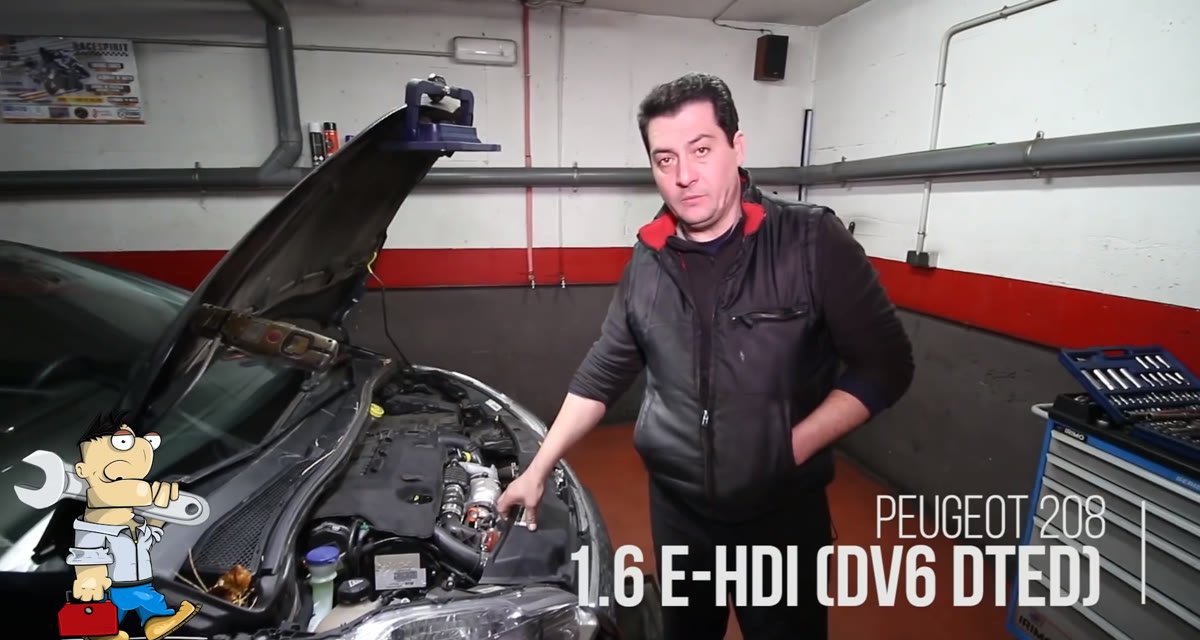 Cambiar la correa de distribución del 1.6 HDi: el Tío Moi junto al Peugeot 208 e-HDi