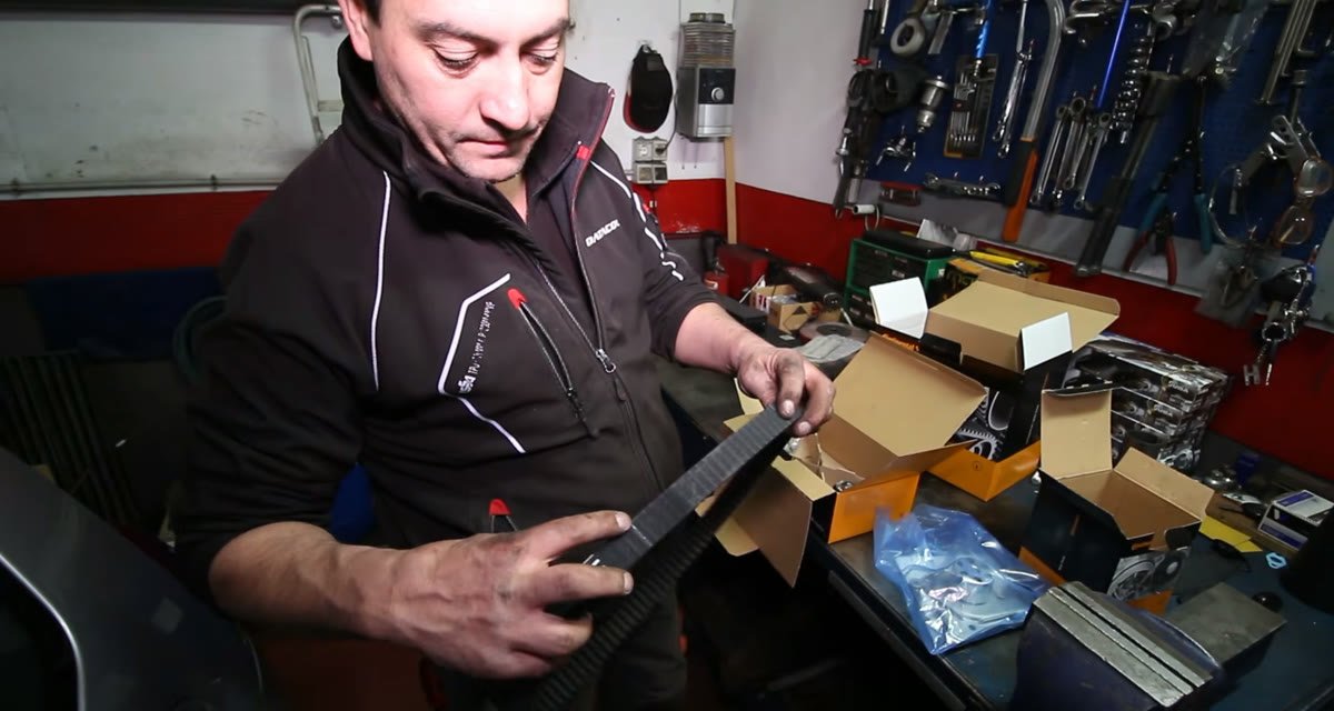 Kit de distribución Continental para el motor 1.5 dCi con la correa nueva