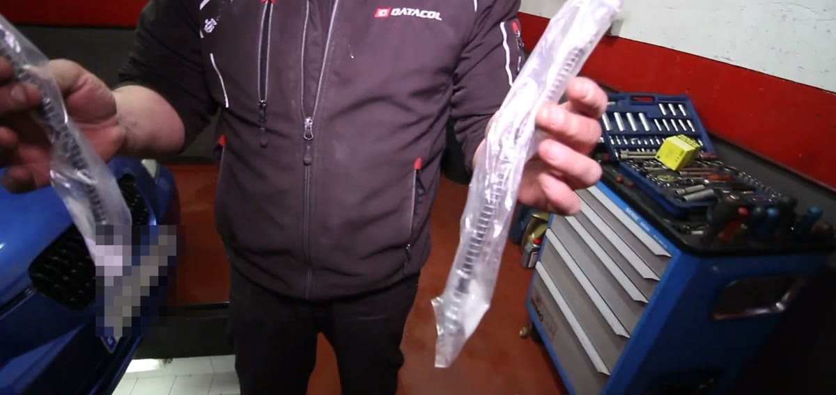 Latiguillo de freno nuevo listo para montar en la pinza